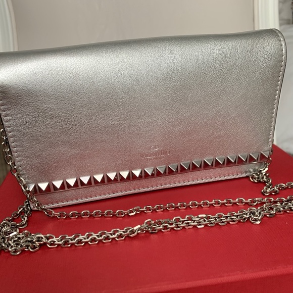 AUTH VALENTINO GARAVANI CLUTCH SILVER ROCKSTUD - Picture 1 of 6
